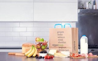Kas yra „Amazon Fresh“ ir kur galima nemokamai pristatyti maisto produktus?