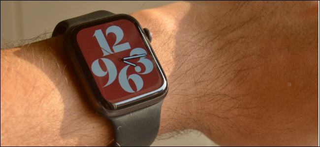 Apple Watch مع طباعة ملونة وجه الساعة