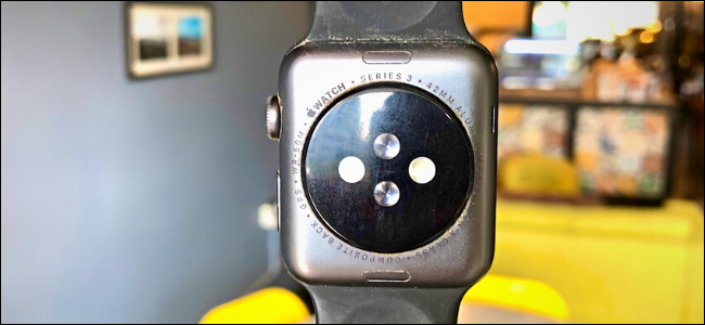 „Apple Watch Series 3“ nugarėlėje rodoma išsami informacija apie laikrodį