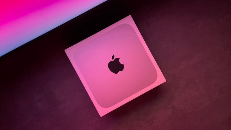 Apple Mac mini σε ροζ φως