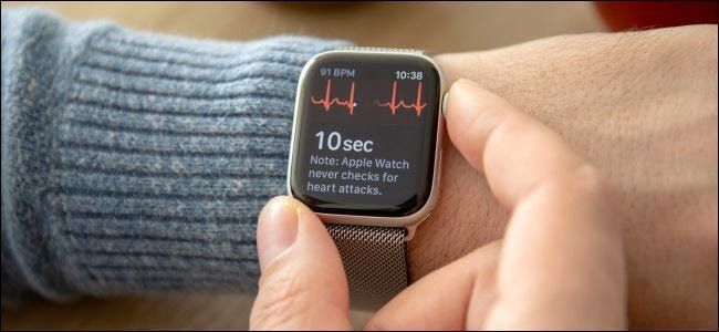Kaj počne aplikacija EKG na moji Apple Watch?