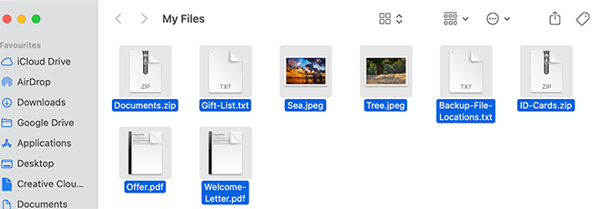 Tutti i file selezionati in una finestra del Finder.