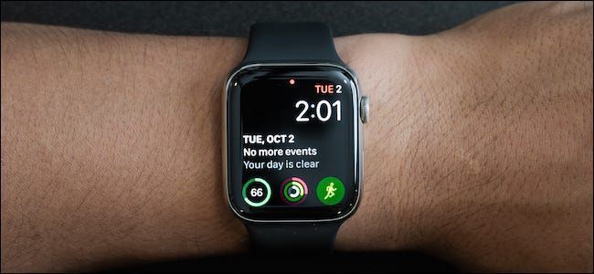 Kako čez dan samodejno spremeniti številčnico Apple Watch
