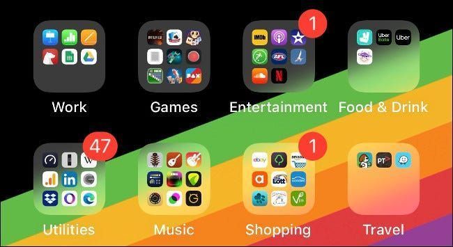 Cartelle di app su una schermata Home di iOS organizzate per tipo.