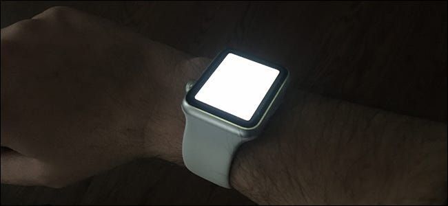 كيفية استخدام Apple Watch كمصباح يدوي