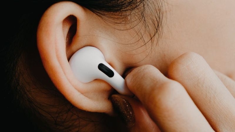 AirPods Pro от Apple теперь может работать как слуховой аппарат