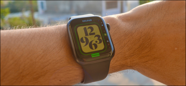 Como personalizar a aparência dos mostradores do relógio no Apple Watch