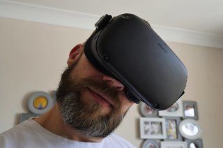 Qual é a diferença entre VR e AR?