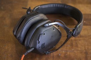 वी-मोडा क्रॉसफ़ेड 2 वायरलेस समीक्षा: एक मजबूत औद्योगिक डिजाइन में उत्कृष्ट ध्वनि और आराम