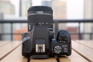 Obrázek recenze Canon EOS 250D 6