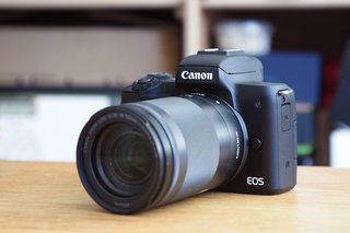Hình ảnh đánh giá Canon EOS M50 1