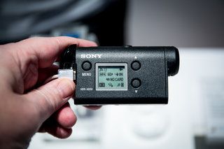 Sony HDR-AS50R извежда камерата за действие на друго ниво