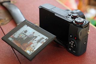 סקירת Canon PowerShot G5 X II: מצלמת עינית קופצת מכוונת את סוני RX100