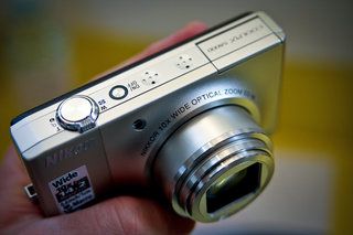 obrázek fotoaparátu nikon coolpix s8000 3