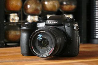 Kako uporabljati fotoaparat DSLR kot spletno kamero in izboljšati video klice in pretakanje
