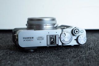Obrázek recenze Fujifilm X100V 1