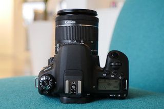 Преглед на Canon EOS 77D: DSLR мегазвезда или един номер на модела твърде далеч?