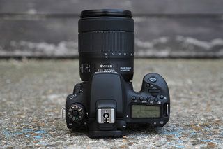 Obrázek recenze Canon EOS 90D 2