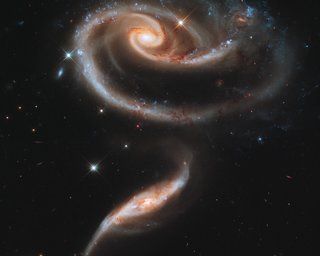 hämmastavad pildid universumi sügavustest hubase kosmoseteleskoobi foto 27 abil