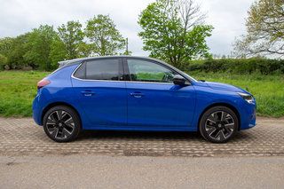 Recenze Vauxhall Corsa-e: Kompaktní elektrická jízda