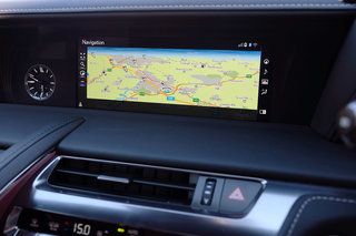 Lexus LC500 recenze interiéru a technického obrazu 2
