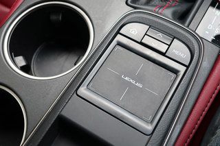 Lexus RC300h преглед на интериорното изображение 17