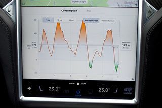 „Tesla Model X“ interjero ekrano vaizdas 4