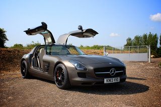 „Mercedes-Benz SLS AMG GT Coupe“ nuotraukos ir praktiniai darbai