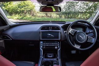 imagem interior 2 do jaguar xe