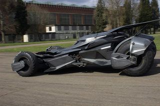 Haulikon ratsastus Batmanin kanssa: Olemme ajaneet Batmobilella