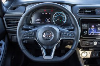 Nissan Leaf recenze interiéru 8