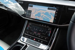 Recenze Audi A8 L TFSI e plug-in hybrid (2020): To nejlepší ze zadních sedadel