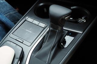 Recenze interiéru Lexusu UX 250h 6