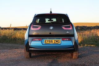 „BMW i3“ apžvalga: gyventi su geriausiu elektromobiliu?