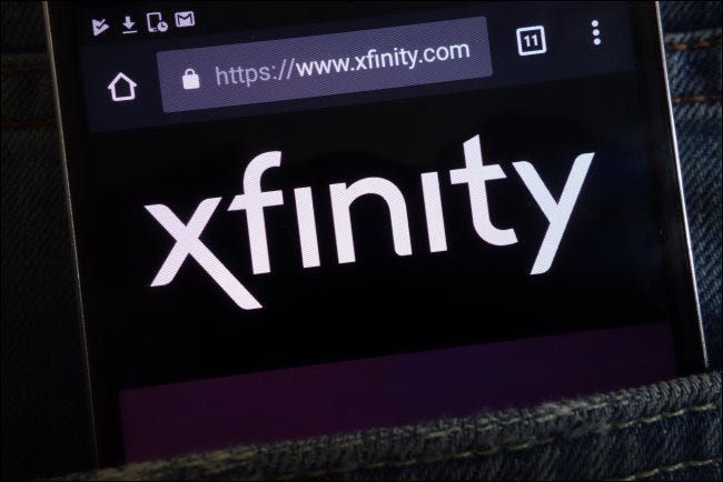 Die Xfinity-Website auf einem Smartphone in jemandem
