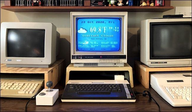 Прогноз погоды на мониторе компьютера Atari 800XL.
