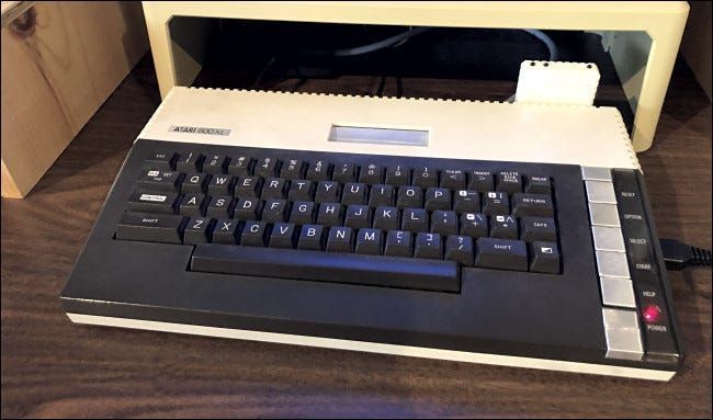 Адаптер FujiNet, установленный на Atari 800XL.