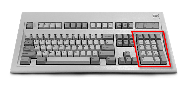 Tastatură numerică pe o tastatură IBM Model M