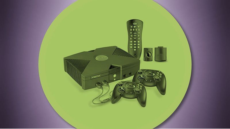 جهاز Xbox الأصلي وملحقاته لعام 2001.