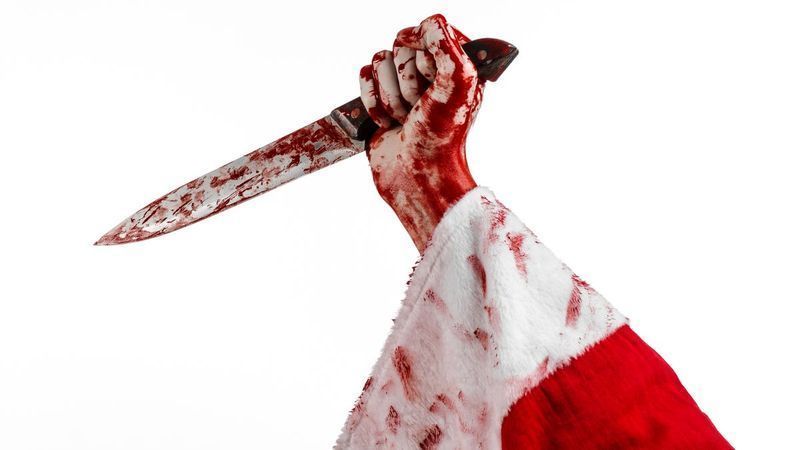 Санта-Клаус с окровавленным ножом
