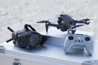 DJI FPV é um drone rápido e ágil e pode fazer 0-60 em 2 segundos