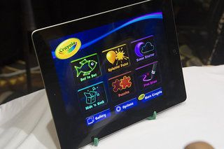 „Crayola Light Marker“ su interaktyviomis „iPad“ programos nuotraukomis ir praktine veikla