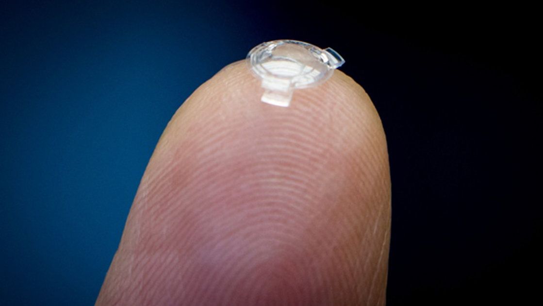 Lensa bionik ini dapat memberi anda penglihatan 3 kali lebih baik daripada 20  / 20