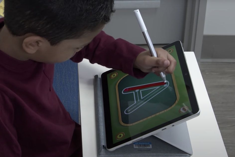 Η Microsoft ενημερώνει το Surface Pen για μαθητές με το νέο Classroom Pen 2