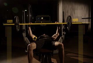 Gymwatch mittaa voimaa ja liikettä, painonnosto kuntosali kaveri tekee ketään harrasta (päivitetty)