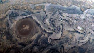 NASA erdvėlaivis „Juno“ užfiksavo tikrai įspūdingus Jupiterio vaizdus ir dar daugiau 11 nuotraukų