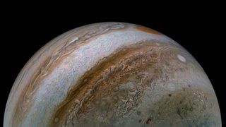 NASA erdvėlaivis „Juno“ užfiksavo tikrai įspūdingus Jupiterio vaizdus ir daugiau 12 nuotraukų