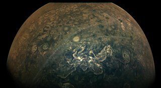 NASA erdvėlaivis „Juno“ užfiksavo tikrai įspūdingus Jupiterio vaizdus ir daugiau 15 nuotraukų