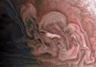 NASA erdvėlaivis „Juno“ užfiksavo tikrai įspūdingus Jupiterio vaizdus ir dar daugiau 18 nuotraukų