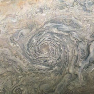 NASA erdvėlaivis „Juno“ užfiksavo tikrai įspūdingus Jupiterio vaizdus ir daugiau 3 nuotraukos